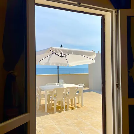 公寓 Attico Con Terrazza Vista Mare 加利波利