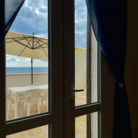 Attico Con Terrazza Vista Mare 公寓 *