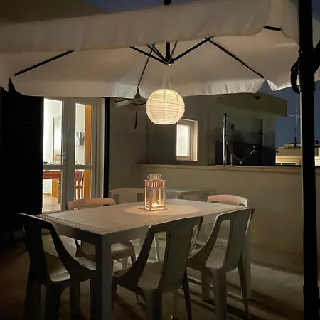 Attico Con Terrazza Vista Mare * 加利波利